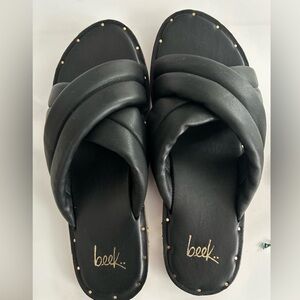 Dovetail Crisscross Slide Sandal in Black